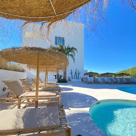 The Olive Boutique Suites & Spa Cala Llonga  Exteriör bild