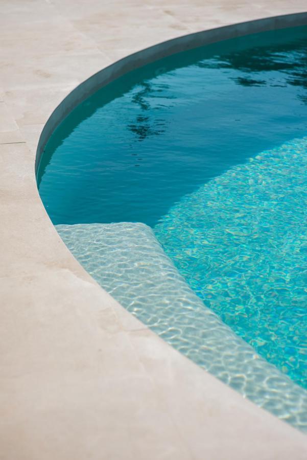 The Olive Boutique Suites & Spa Cala Llonga  Exteriör bild